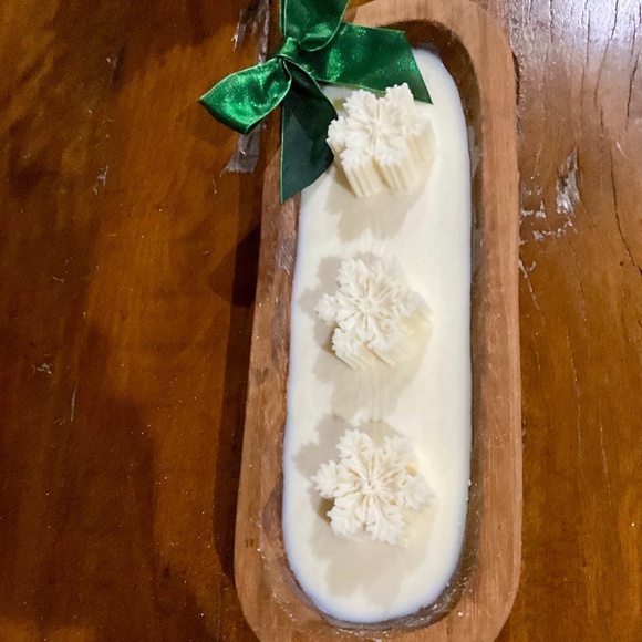 Hand Carved Wood Dough Bowl 3 Wick Vanilla, Caramel & Spice Snowflake Soy Candle - Picture 7 of 7